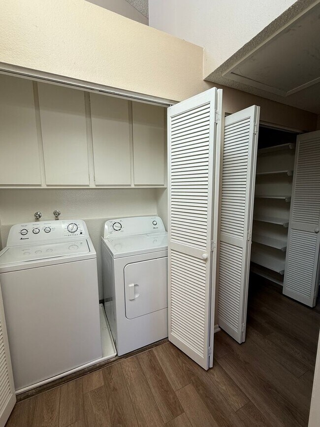 Building Photo - Highly Desirable 3 bed 2 1/2 bath condo in...