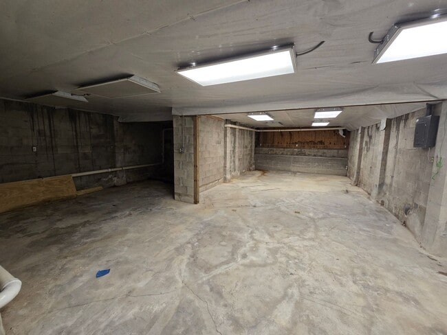 Building Photo - Rarely Available 3 bed/ 2 bath in Hidden River in Myakka