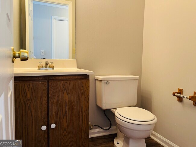 Building Photo - 1522 Paces Ferry N Dr SE