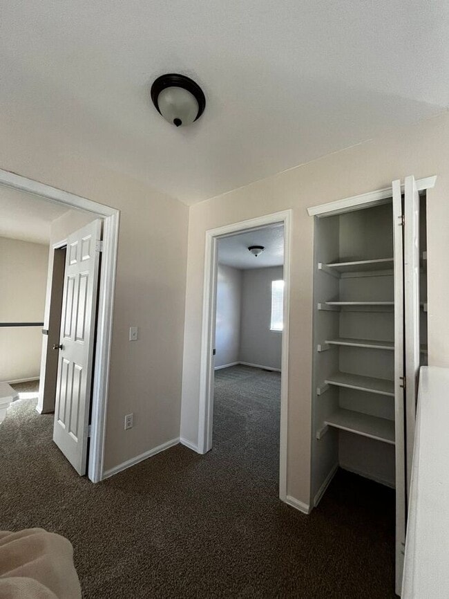 Building Photo - 3 Bedroom 2 1/2 Bathroom Home in Highlands Ranch