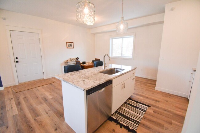 Building Photo - 1204 2nd Ave NW