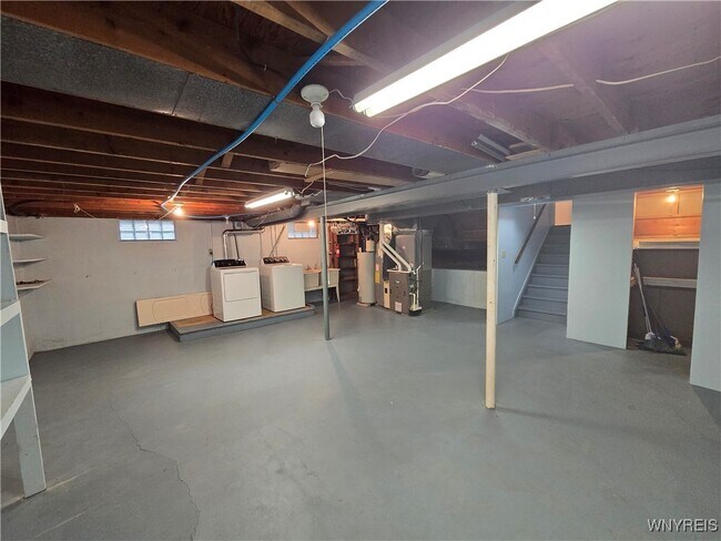 Building Photo - 161 Foxpoint W