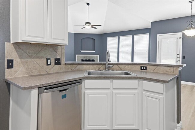 Building Photo - 2157 Paradise Ridge Dr