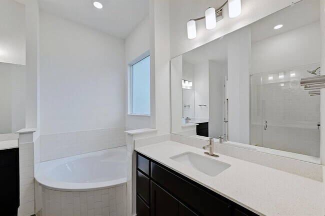 Building Photo - 206 Olivia Dr