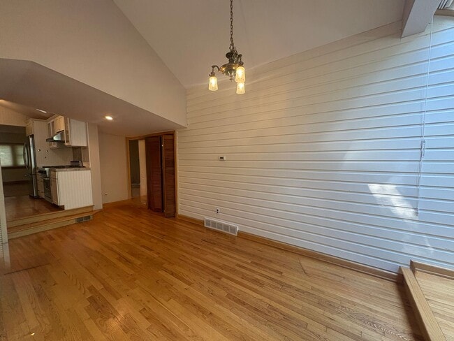 Building Photo - 531 Arapahoe Ave