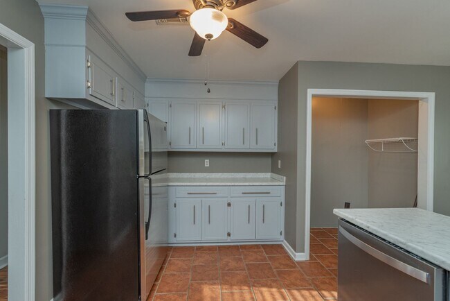 Building Photo - Fully Updated 3BR/2BA in Martinez – Vaulted Ceilings, Stone Fireplace & Fenced Yard!