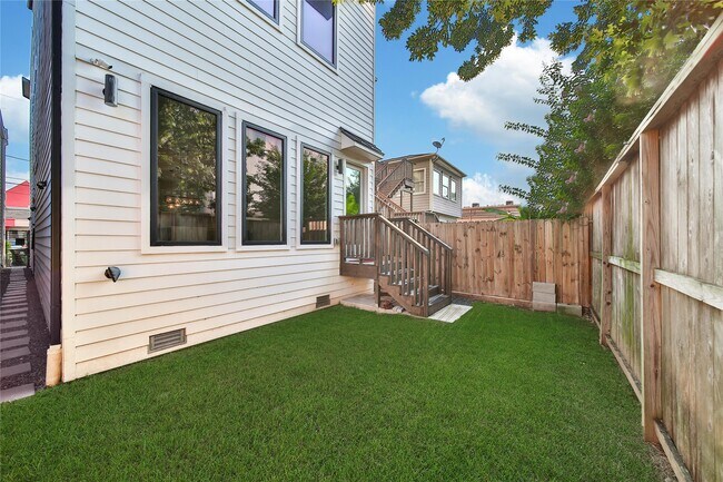 Building Photo - 1212 E 29th St