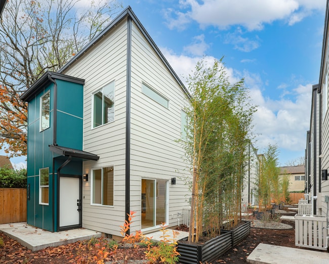 Building Photo - 4270 NE Going St