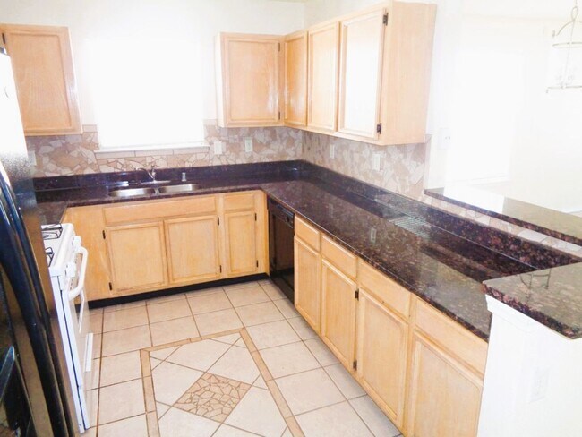 Building Photo - Adorable Single Level Eastside Home With Evaporative Air Located In Quiet Neighborhood