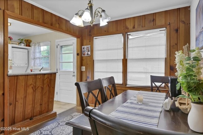 Building Photo - 236 Spruce Dr