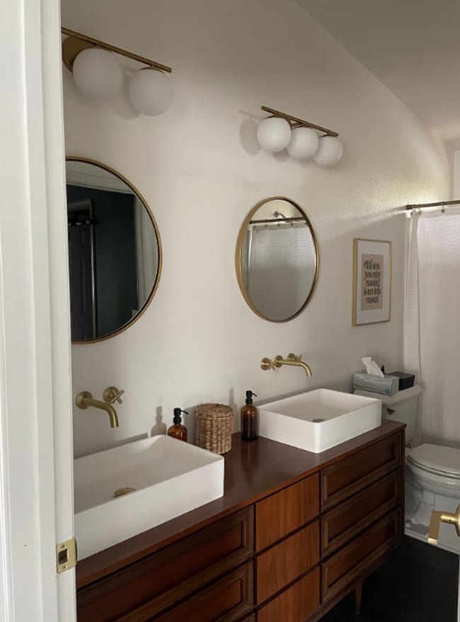 Building Photo - Beautifully Remodeled 2 Bed/1.5 Bath on .4...