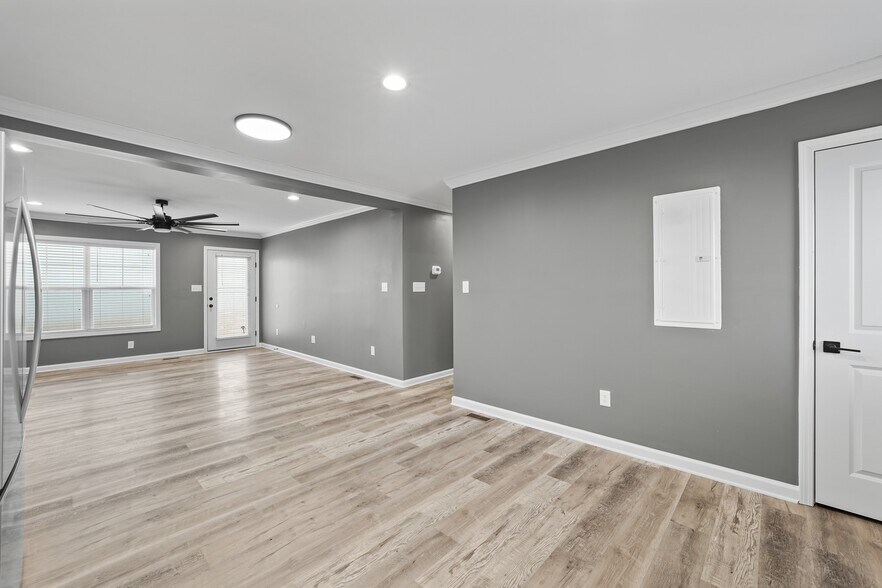 Building Photo - 1250 Bonneville Dr