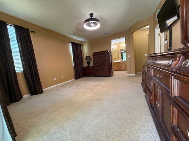 Building Photo - Spacious 4-Bedroom Elk Grove Home with Updated Kitchen, Quartz Countertops! VIEW TODAY!