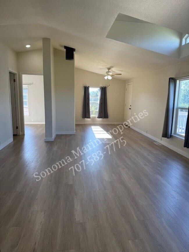 Building Photo - Great Single Level Home in the Country ~ West Petaluma ~ 2bd/2ba with Large Bonus Room