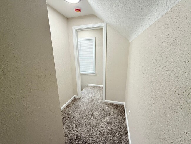 Building Photo - Renovated 3-Bedroom Home – We Welcome Sect...
