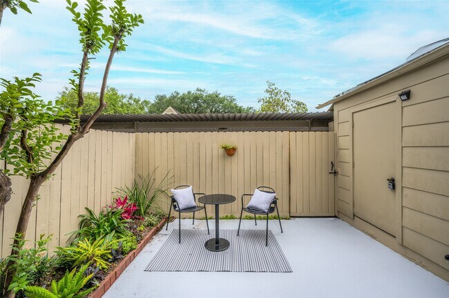 Building Photo - 14723 Barryknoll Ln