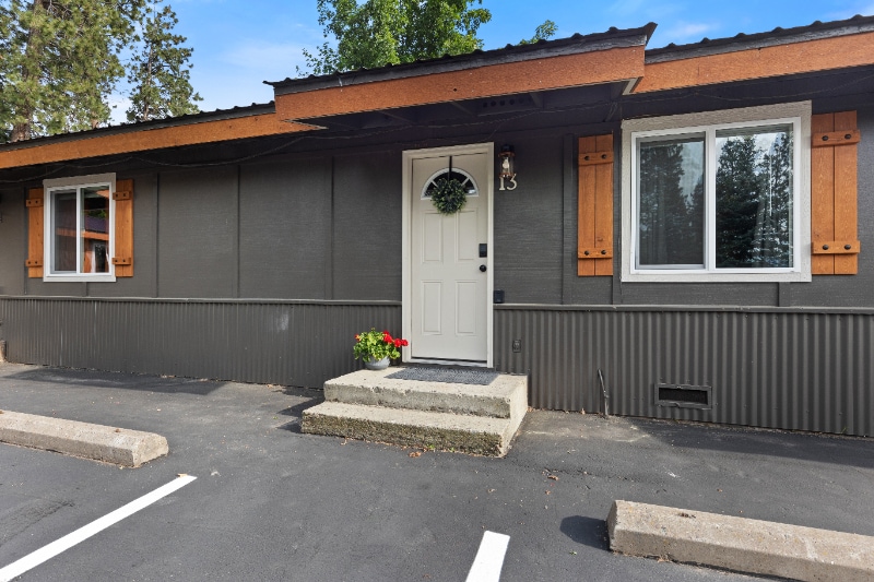 Building Photo - 661 8th Ave E N