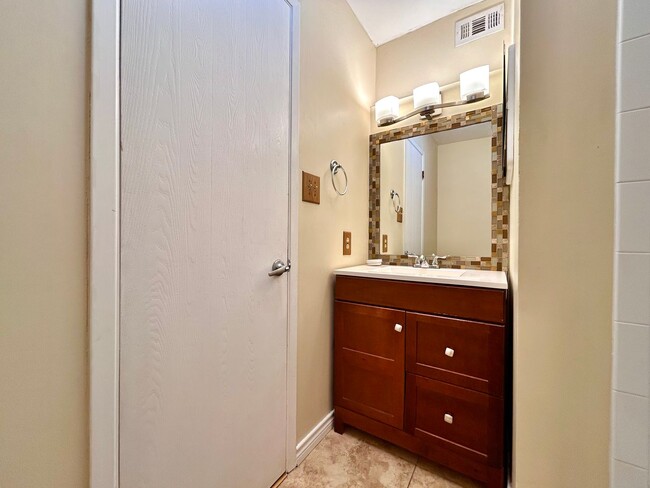 Building Photo - 1713 Timber Ridge Dr