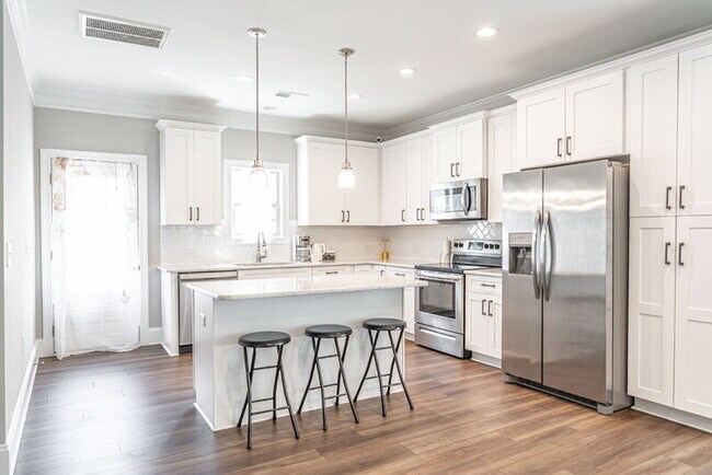 Building Photo - 315 Mashie Ct