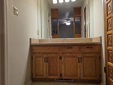 Building Photo - 906 Pearson Dr