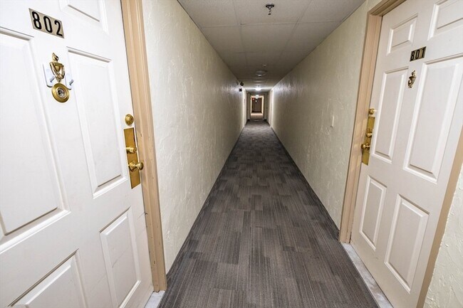 Building Photo - 100 High St