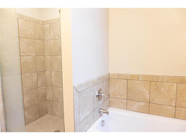 Building Photo - 2980 Clover Ridge Dr
