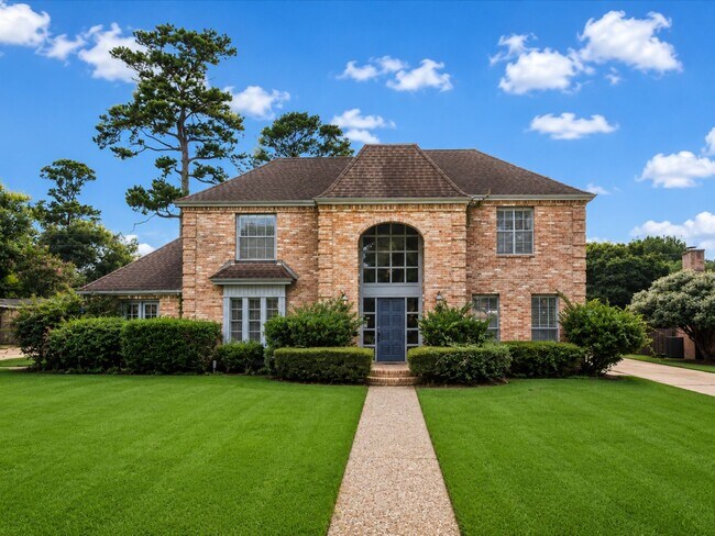 Building Photo - 15823 Pebble Bend Dr