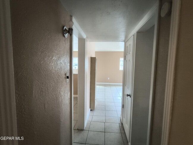 Building Photo - 4918 Guadalupe Dr