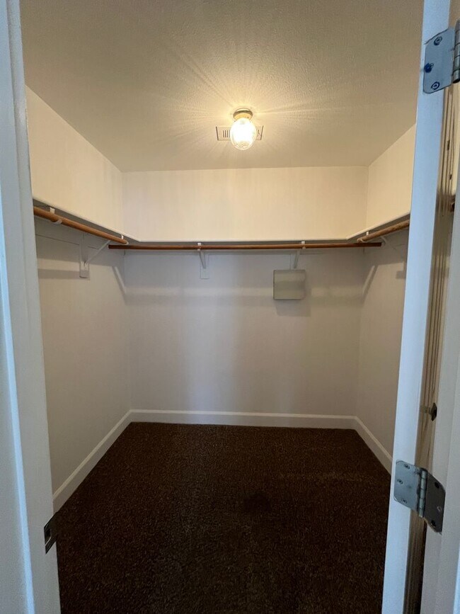 Building Photo - Beautiful Southside Visalia Home! Coming Soon!