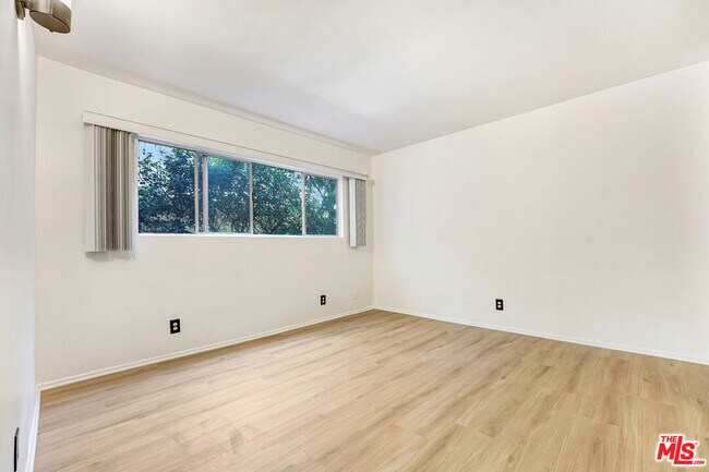 Building Photo - 1044 9th St