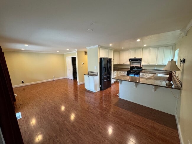 Building Photo - 642 Commons Dr