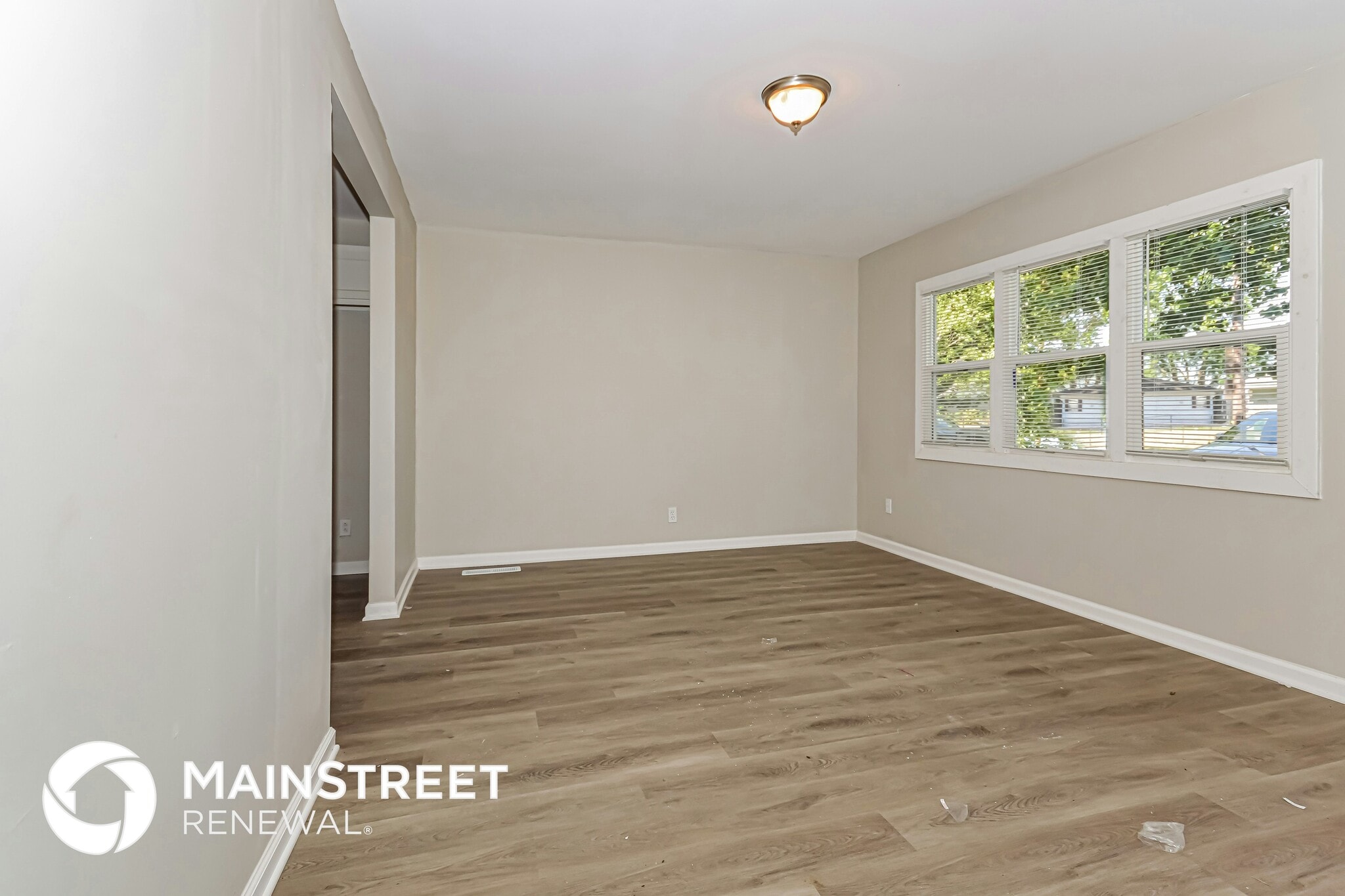 Building Photo - 2813 Falcon Dr