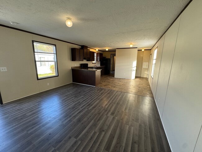 Building Photo - 48582 Lakeview E