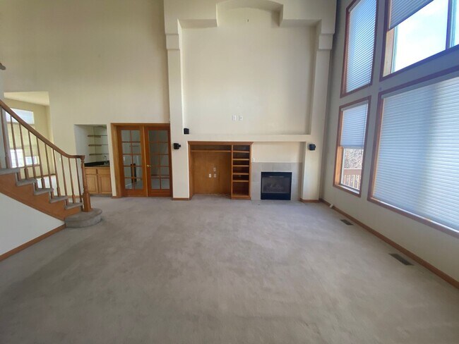 Building Photo - Large Home in Piney Creek