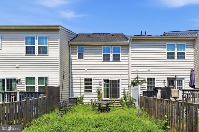 Building Photo - 174 Ontario Dr