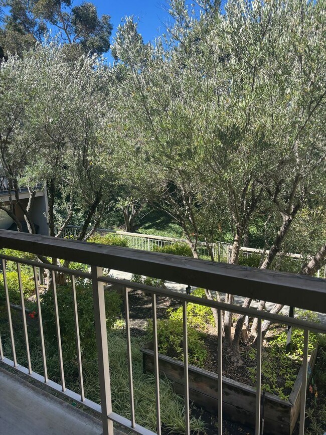Building Photo - Spacious Upgraded Condo in The Keys – Waln...