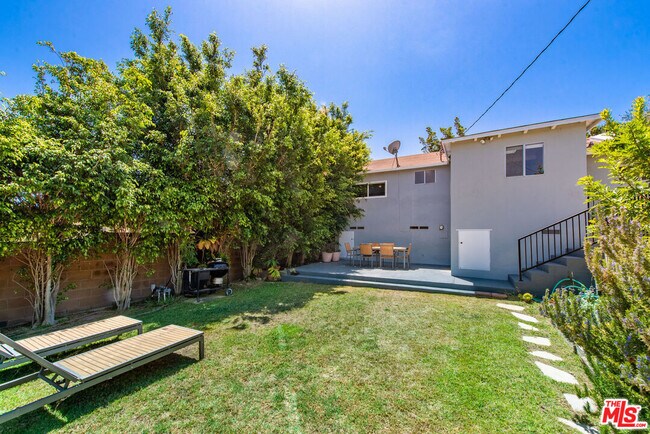 Building Photo - 3023 Prospect Ave