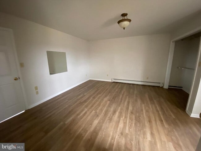 Building Photo - 2063 Hill Rd