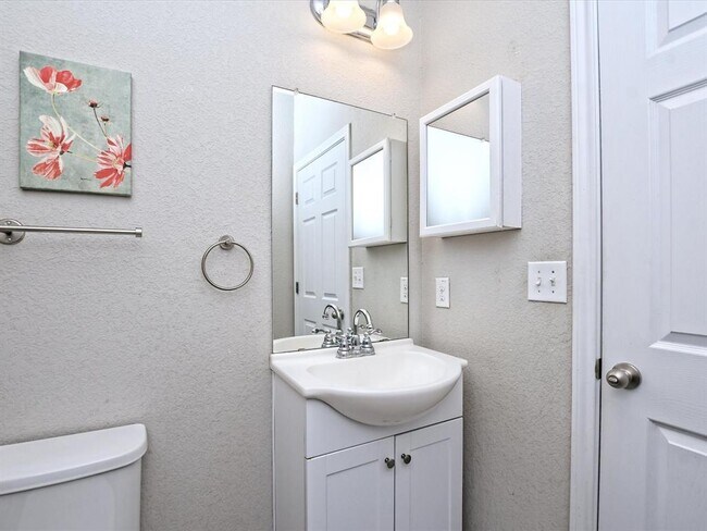 Building Photo - 128 Flexus Ln