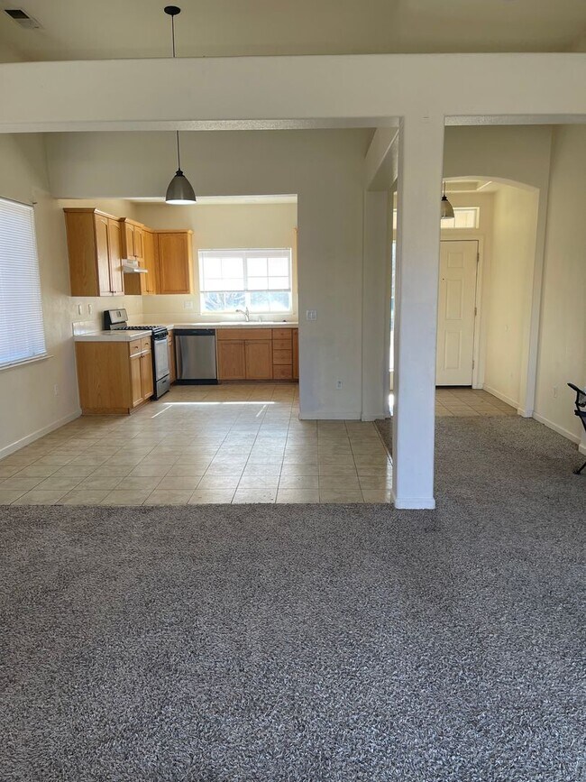 Building Photo - Super nice