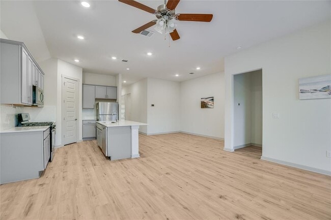 Building Photo - 2244 Alamar walk