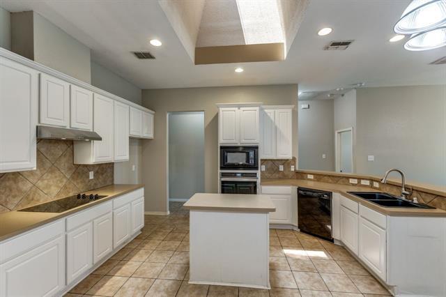 Building Photo - 15858 Durango Dr