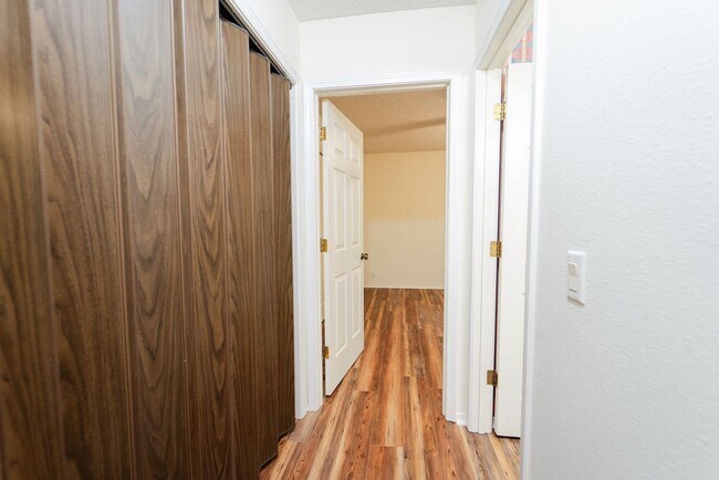 Building Photo - This newly remodeled house is the perfect cozy place to call home. It is 2 bed, 1.5 bath and pet ...