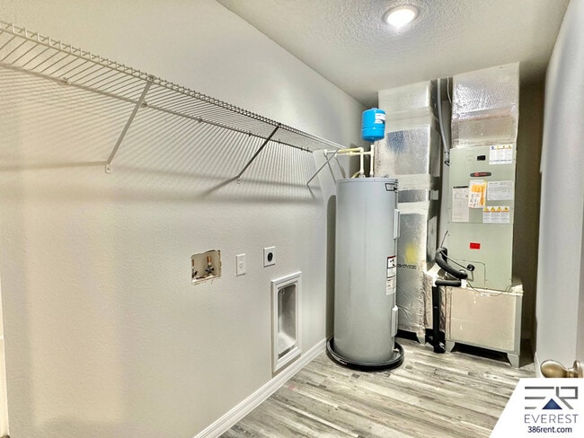 Building Photo - 10 Ryall Ln