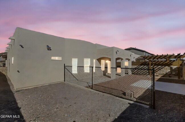 Building Photo - 14832 Sunny Land Ave