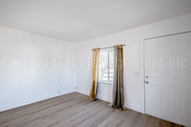 Building Photo - 1001 Woodrow Ave