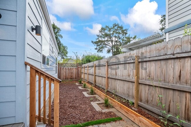 Building Photo - 10112 Westminster Ct