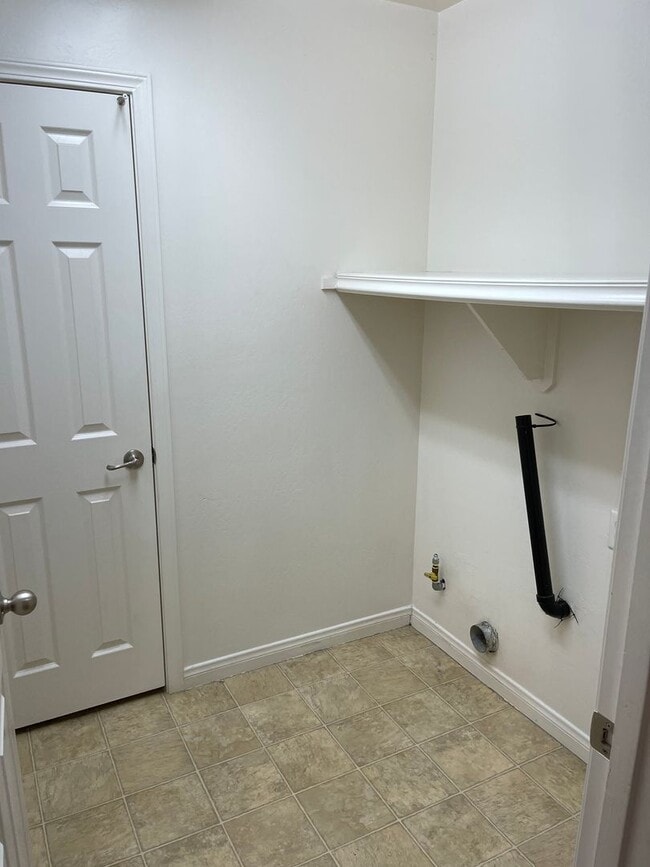 Building Photo - Beautiful 3 bed 2 bath Home in Rosedale!