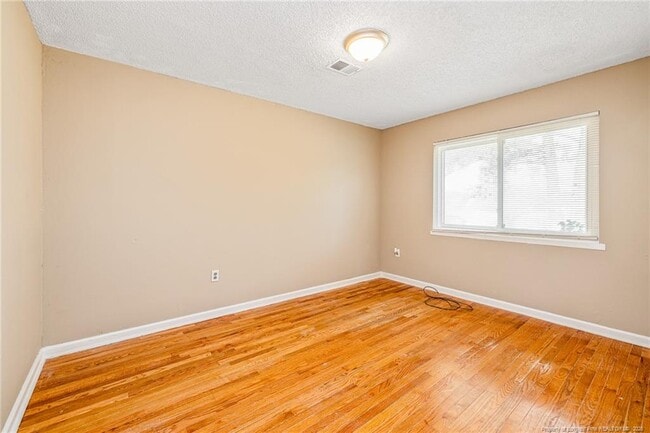 Building Photo - 1709 Sandy Run Rd