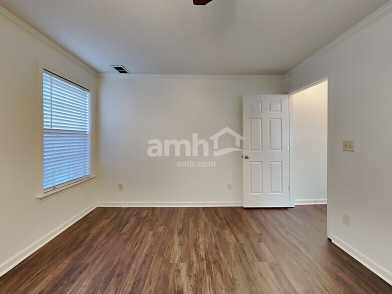 Building Photo - 6889 Show Boat Ln